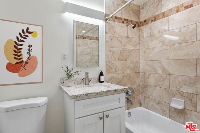 Photo - 2400 Vanderbilt Ln Unit 2402D