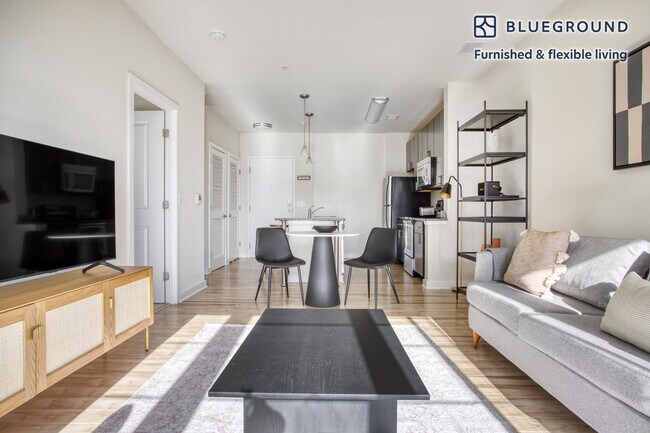 Photo - 360 H St NE Unidad SI FL3-ID417