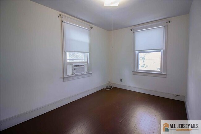 8 Whitehead Ave Unit B