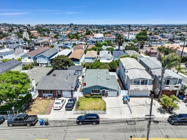 Sunny 3 bedroom retreat is coveted Redondo... - Sunny 3 bedroom retreat is coveted Redondo... House