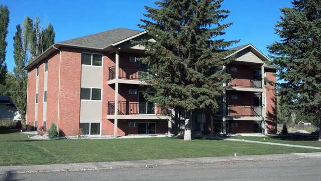 Building Photo - Top Floor 2Bed 1Bath apartment! Close to M... Unit 22