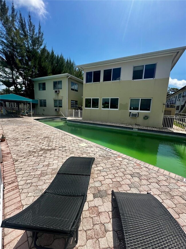 Photo - 4730 Pine Tree Dr Condo Unit 9