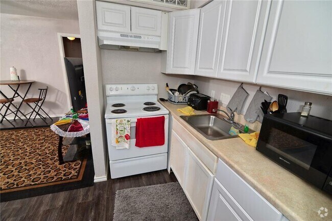 Building Photo - 1840 Burton Dr Unit 141 Rental