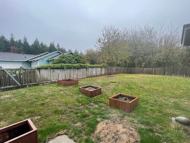 Photo - Lovely 3 Bedroom Coupeville Home! Huge Back Yard