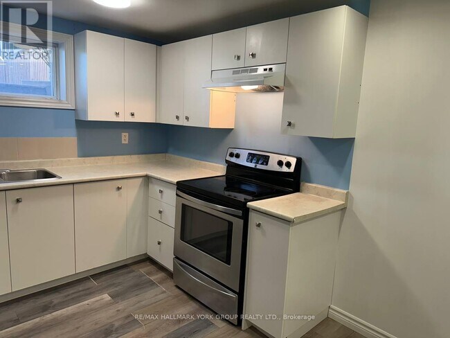Photo - 222 Currey Crescent