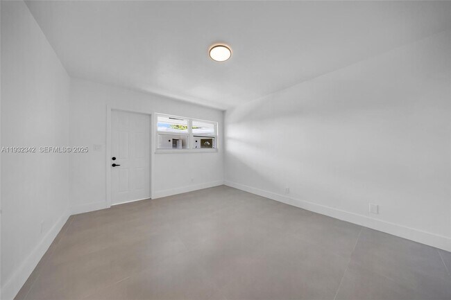 Photo - 5195 NE 18th Ave Unidad 3