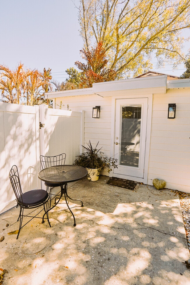 Building Photo - 6007 N Orange Blossom Ave Unit Guest House