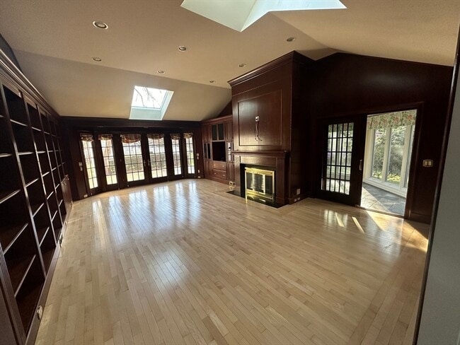 Photo - 757 Wellesley St