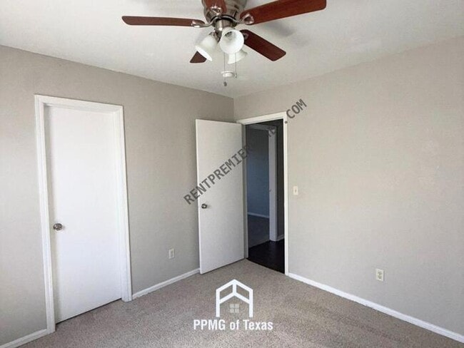 Photo - 8101 N Brookside Dr