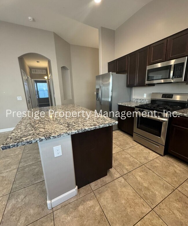 Photo - Spacious 4+Den/3 Northwest Home!