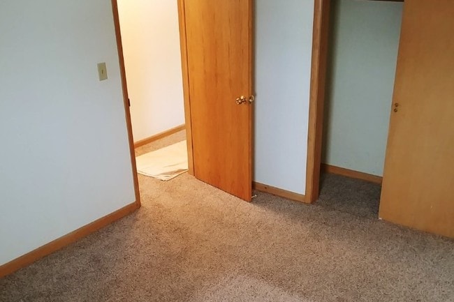 BEDROOM (1) - 3414 S 92nd St Unit 4/family upper