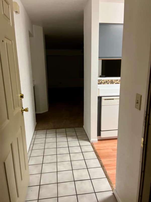 Photo - 2008 Mesquite Ln Unit B102