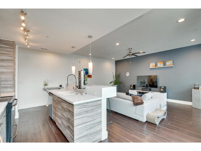 604 N Bluff Dr Unit 205