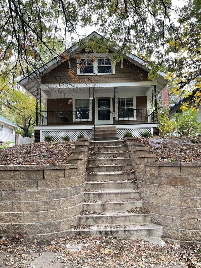Building Photo - Charming 3 bed / 1 bath house for rent-4545 Fairmount Ave Kansas City, MO 64111 - $1399 Rent