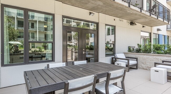 Building Photo - 1825 San Jacinto St Unit 804