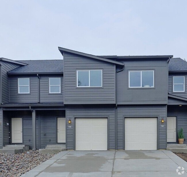 Building Photo - BEAUTIFUL THREE BEDROOM TOWN HOME IN KALAM...