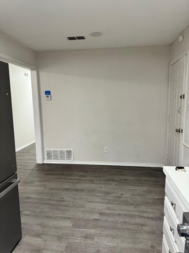 Photo - 4411-2 Kemper St