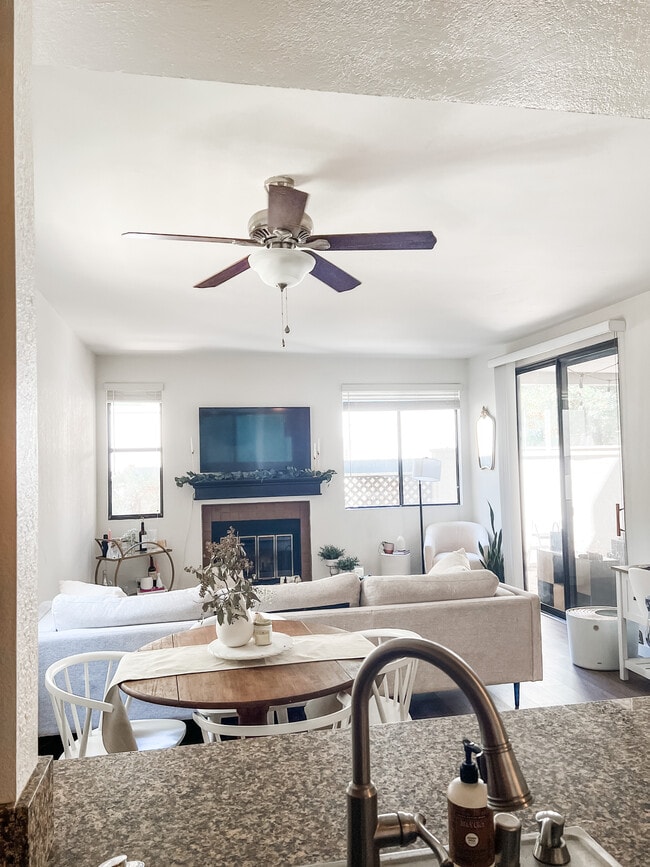 Building Photo - 2228 River Run Dr Unit 169