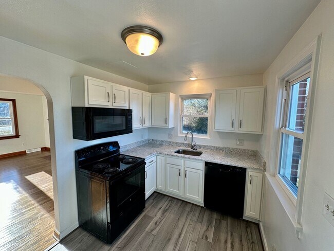 Photo - 2757 Meadowview Dr NW