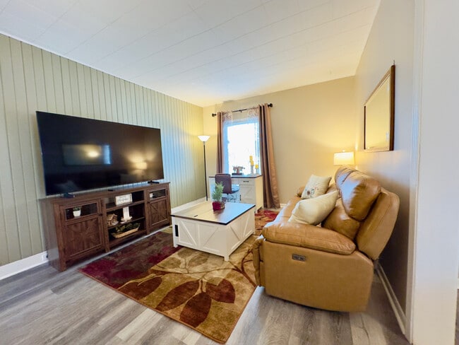 Photo - 922 W Broadway St Unit #1