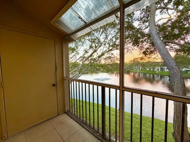 Photo - 660 Cypress Club Way Unidad C