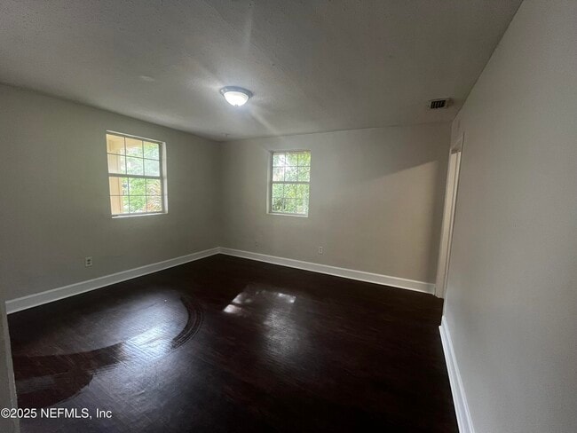 Photo - 1847 W 9th St