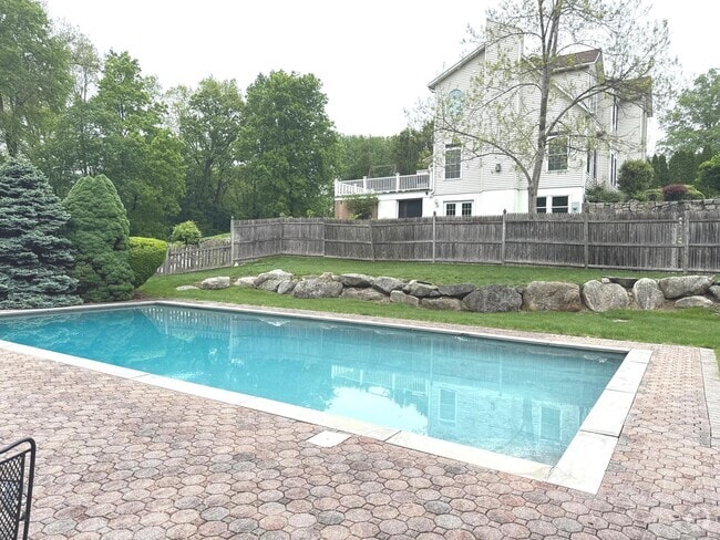 Building Photo - 490 W Hill Rd Rental