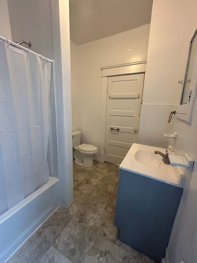 Photo - 1018-1024 Brown Street Unidad 1018