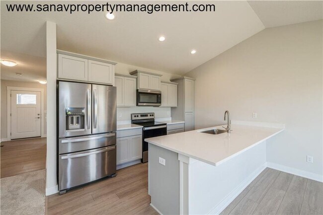 Photo - Beautiful 3 bedroom in Prime Waukee Location - Close to it ALL