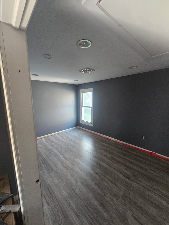 Building Photo - 169 Hawley St Unit Upstairs Rental