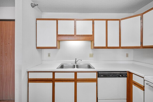 Sterling Ponds Apartments