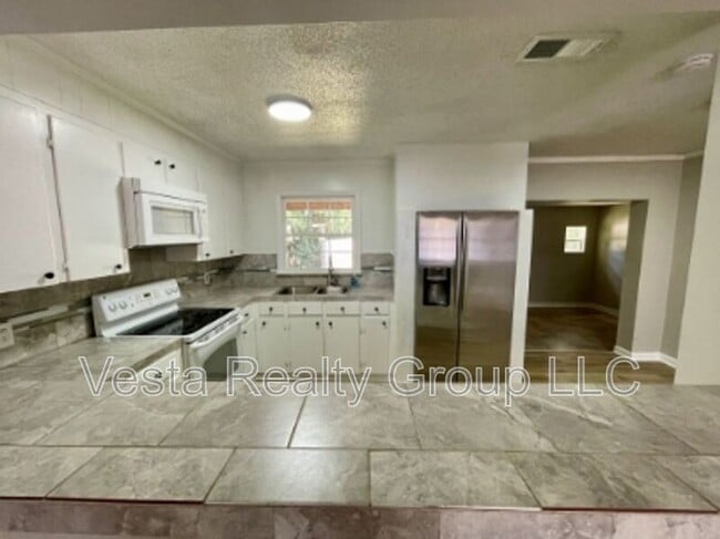 Photo - 1595 Winston Dr