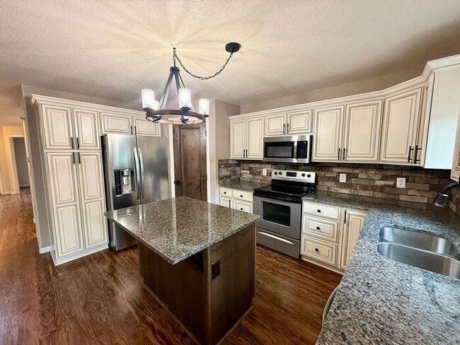 Building Photo - Stunning 4 bedroom/ 2.5 bath home with 2 car Attached Garage in Fort Collins, Colorado