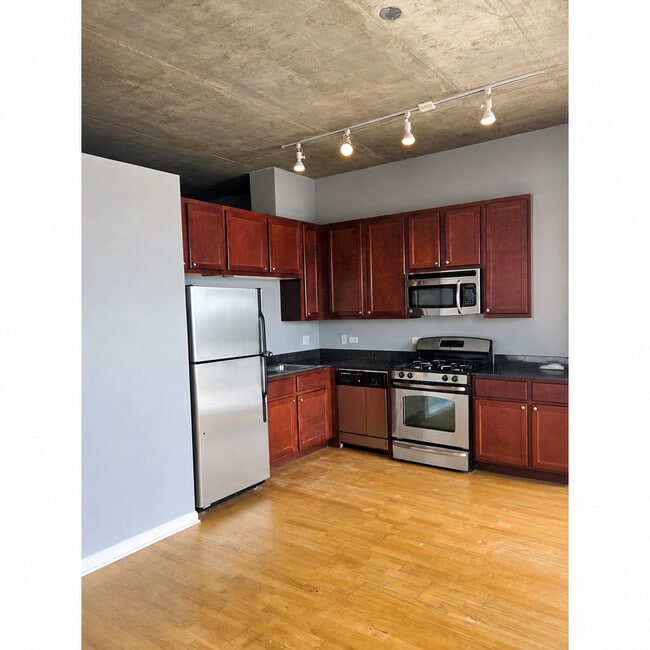 Photo - 1122 W Catalpa Ave Unit 414
