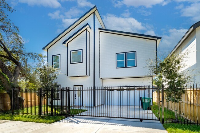 Photo - 4114 Ward St