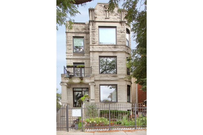 Building Photo - 2035 N Kedzie Ave Unit 3