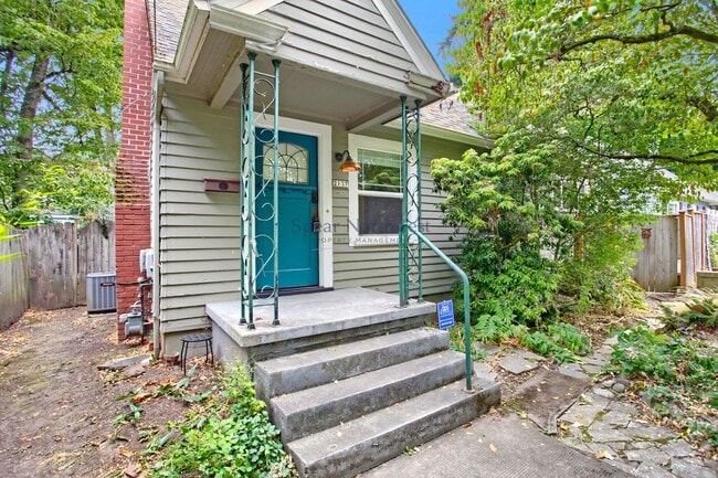 Photo - 2137 N Sumner St