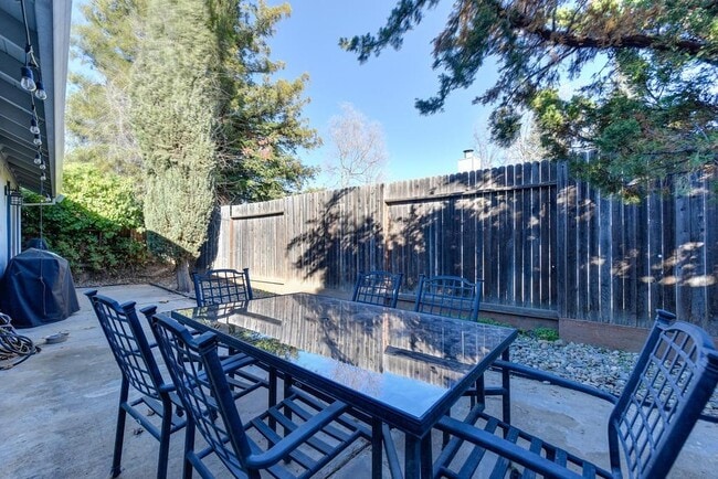 Building Photo - 8313 Crossoak Way