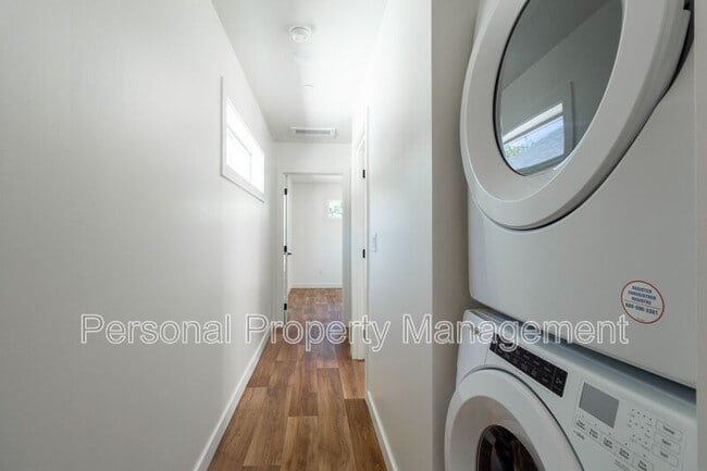 Photo - 8005 NE 32nd St