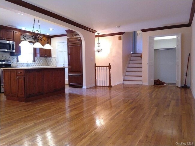 Photo - 208-44 15th Dr