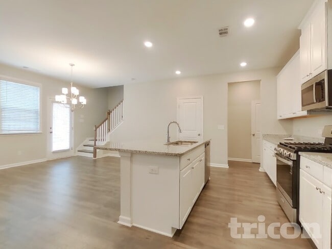 Photo - 313 Knowles Pl