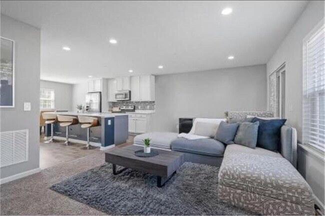 Photo - 704 Village Dr