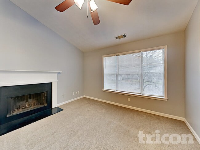 Photo - 641 Delay Way