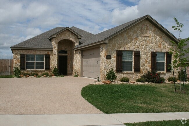 Building Photo - 3017 Stallion Dr Rental