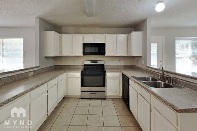 3205 Meadowview Dr