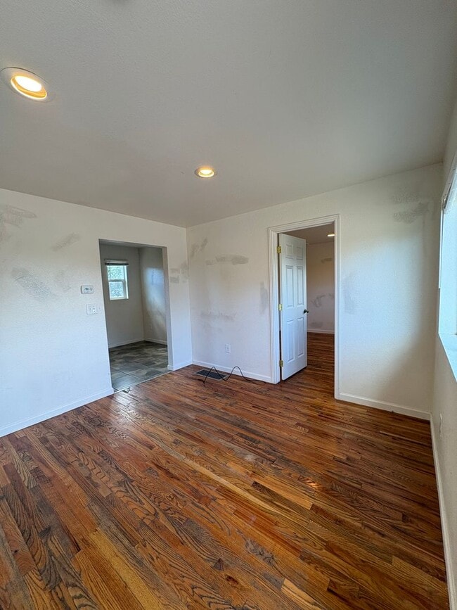 3240 W 55th Pl