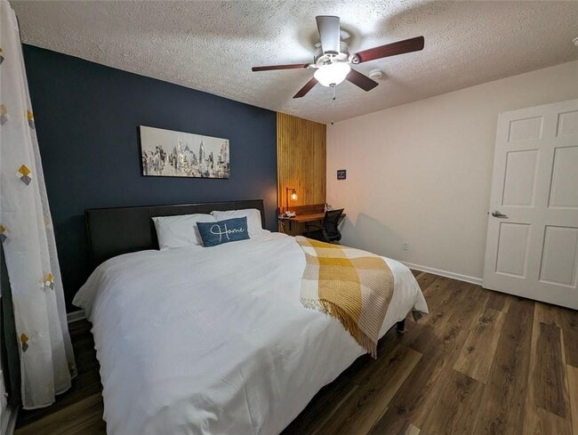 Photo - 1303 Colony Dr