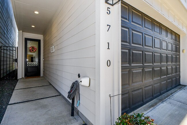 Photo - 5710 White Magnolia St.