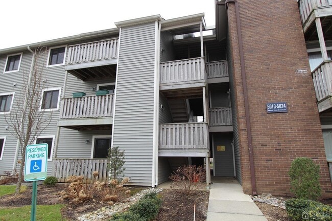 Building Photo - 5015 Ravens Crest Dr Rental