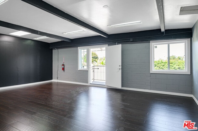 Building Photo - 13347 Washington Blvd Unit 2